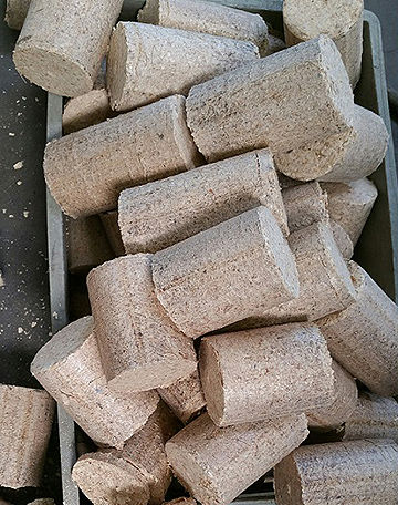 End product: wood briquettes up to 160 mm length